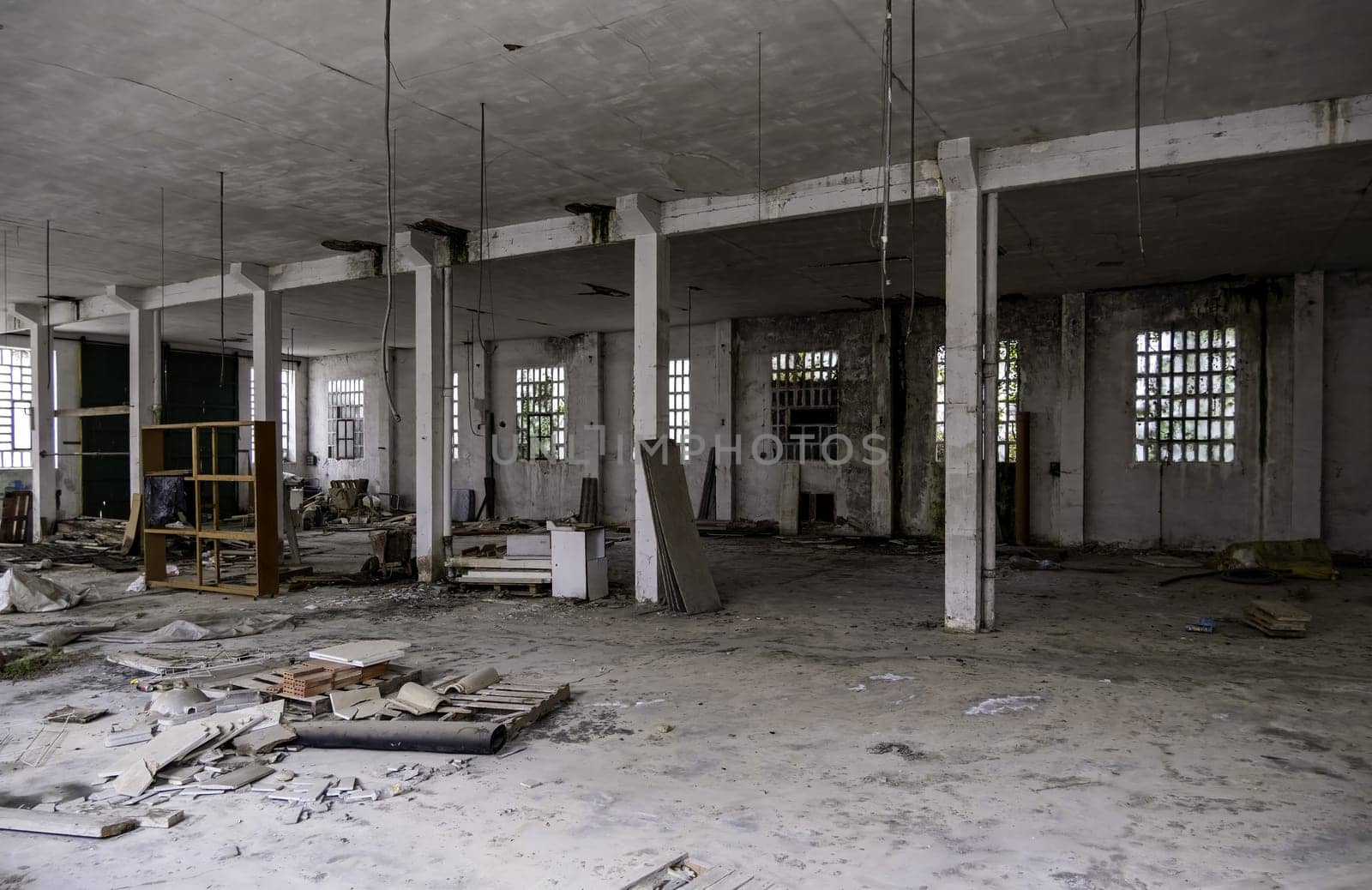 Detail of the interior of an old factory in ruins and abandonment