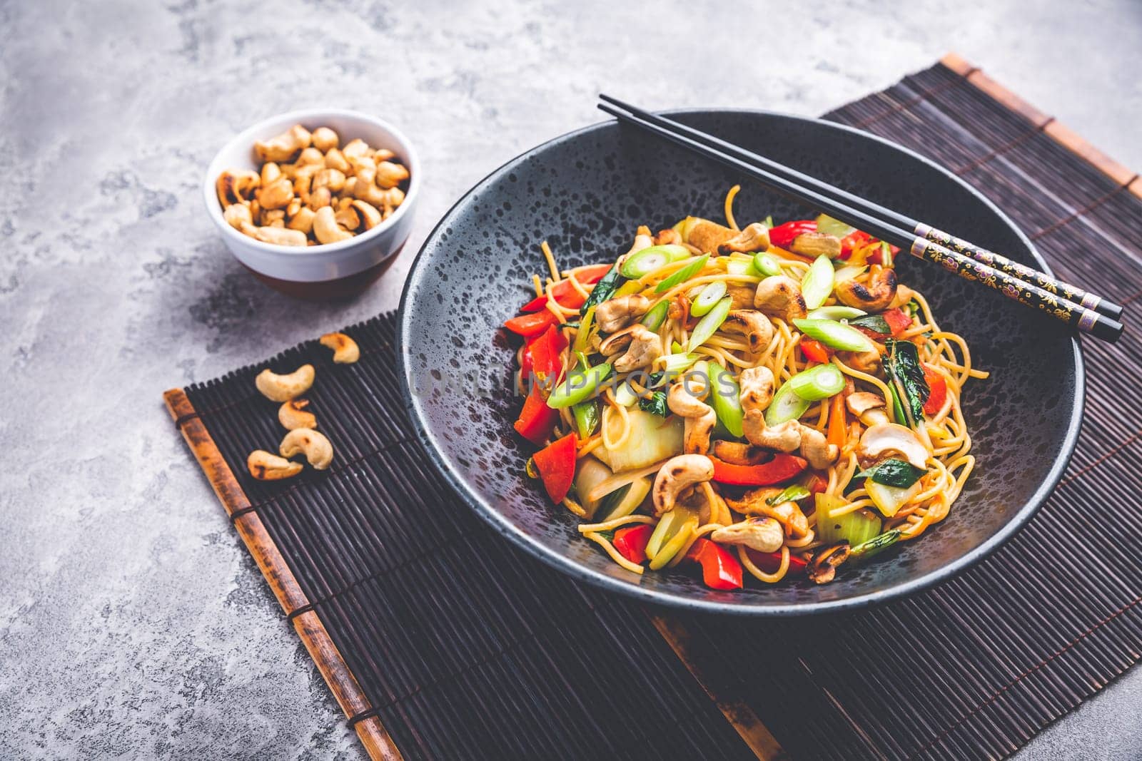 Stir fry noodles with chicken, vegetables and roasted cashew nuts