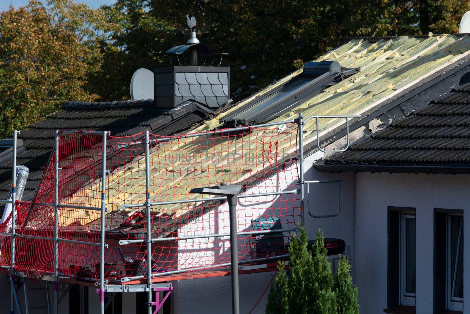 HEILIGENHAUS, NRW, GERMANY - OKTOBER 06, 2022:.Heiligenhaus, Nrw, Germany - Oktober 06, 2022:.Closeup of house roof top covered with ceramic shingles. Tiled covering of building
