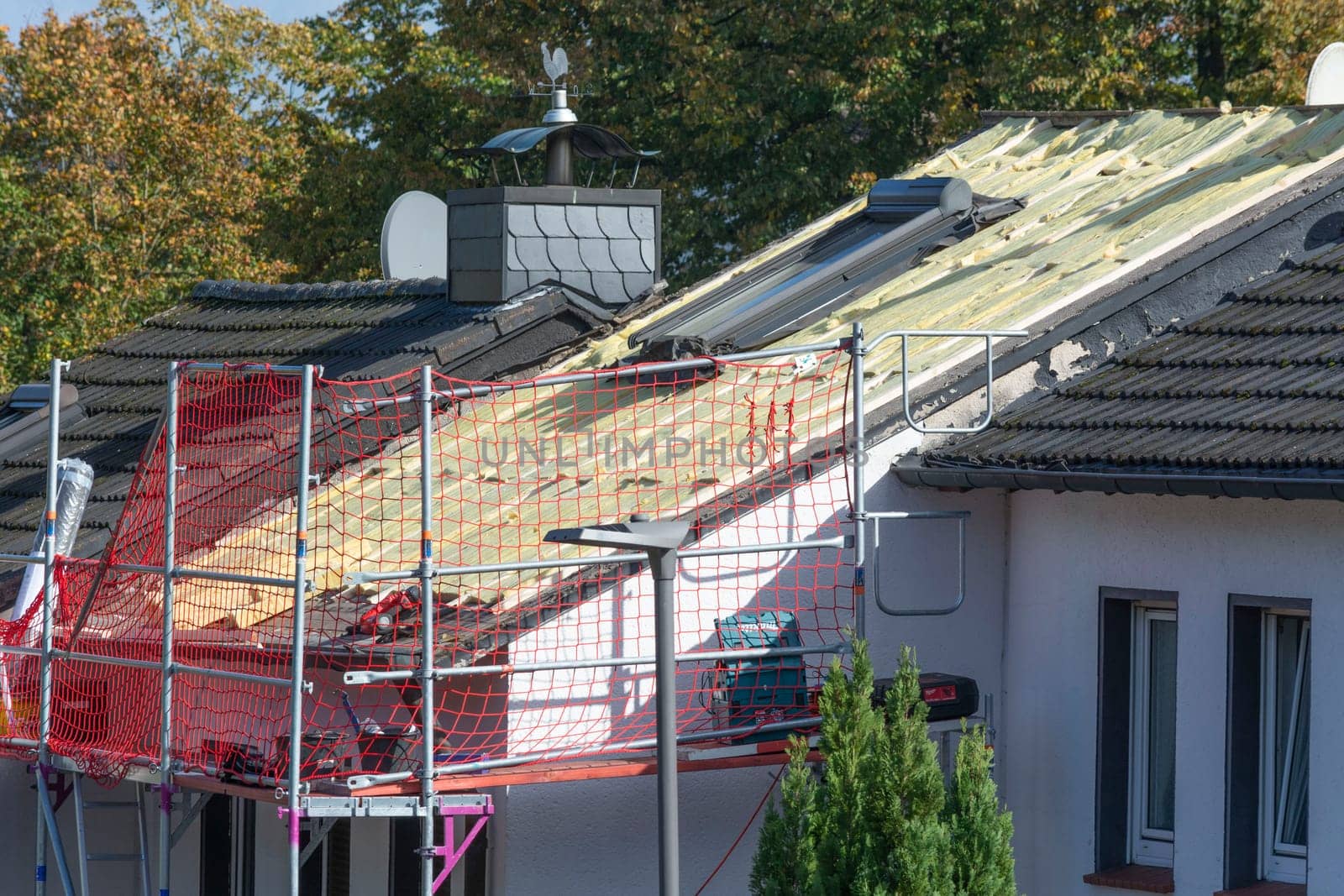 HEILIGENHAUS, NRW, GERMANY - OKTOBER 06, 2022:.Heiligenhaus, Nrw, Germany - Oktober 06, 2022:.Closeup of house roof top covered with ceramic shingles. Tiled covering of building