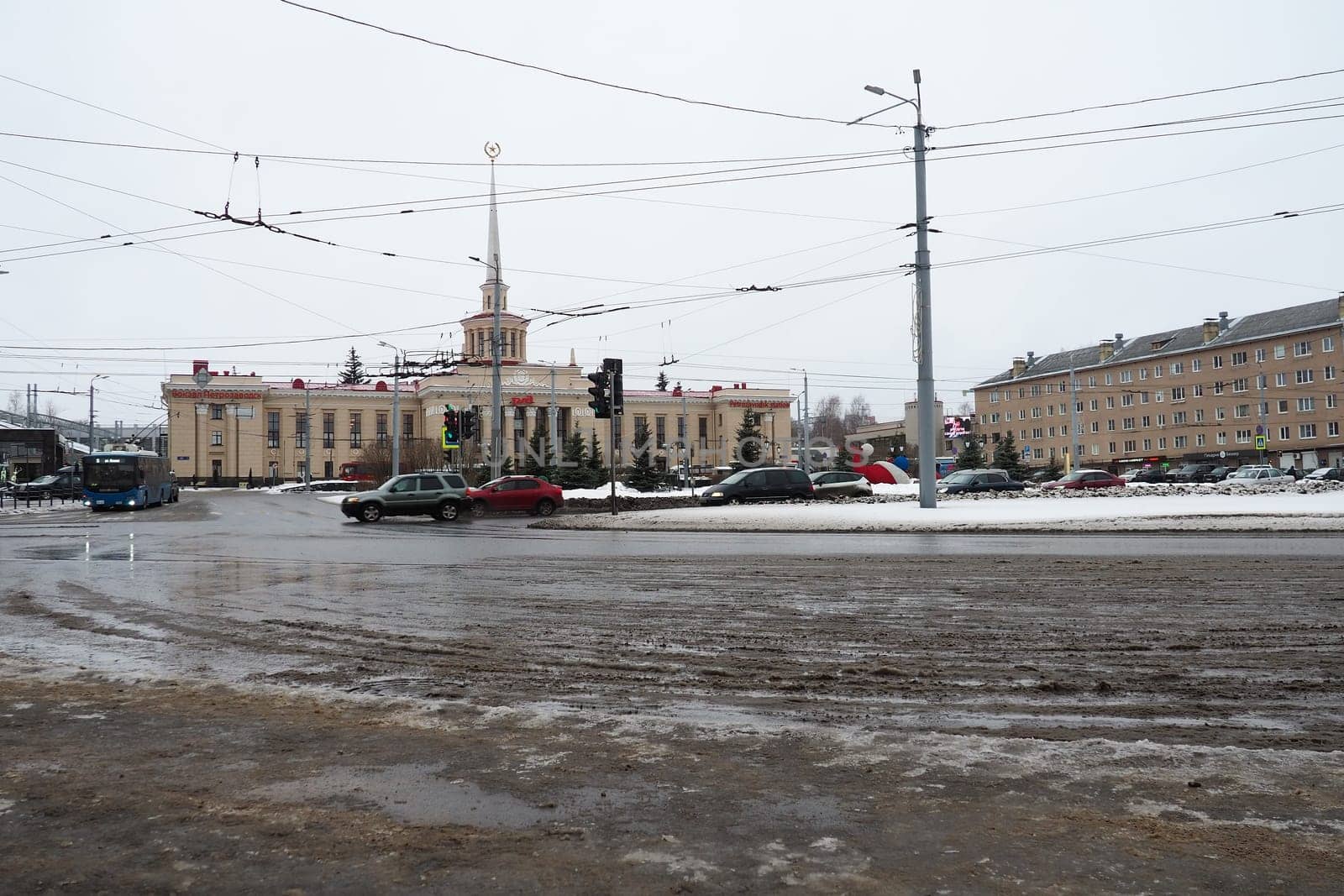 Petrozavodsk, Republic of Karelia, Russia, January 16, 2023. Gagarin Square, Lenin Avenue. The daily life of Russians. Public transport and cars are driving. Train Station. Snow, snowdrifts and slush