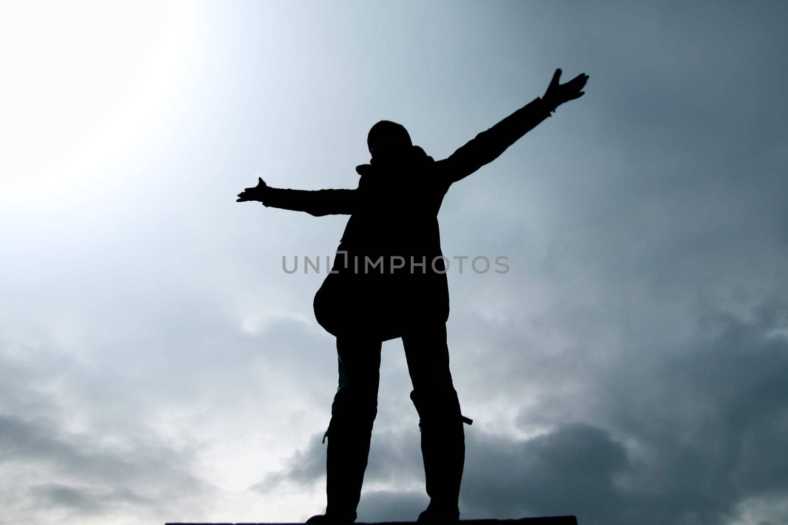 man stay in the cloud sky