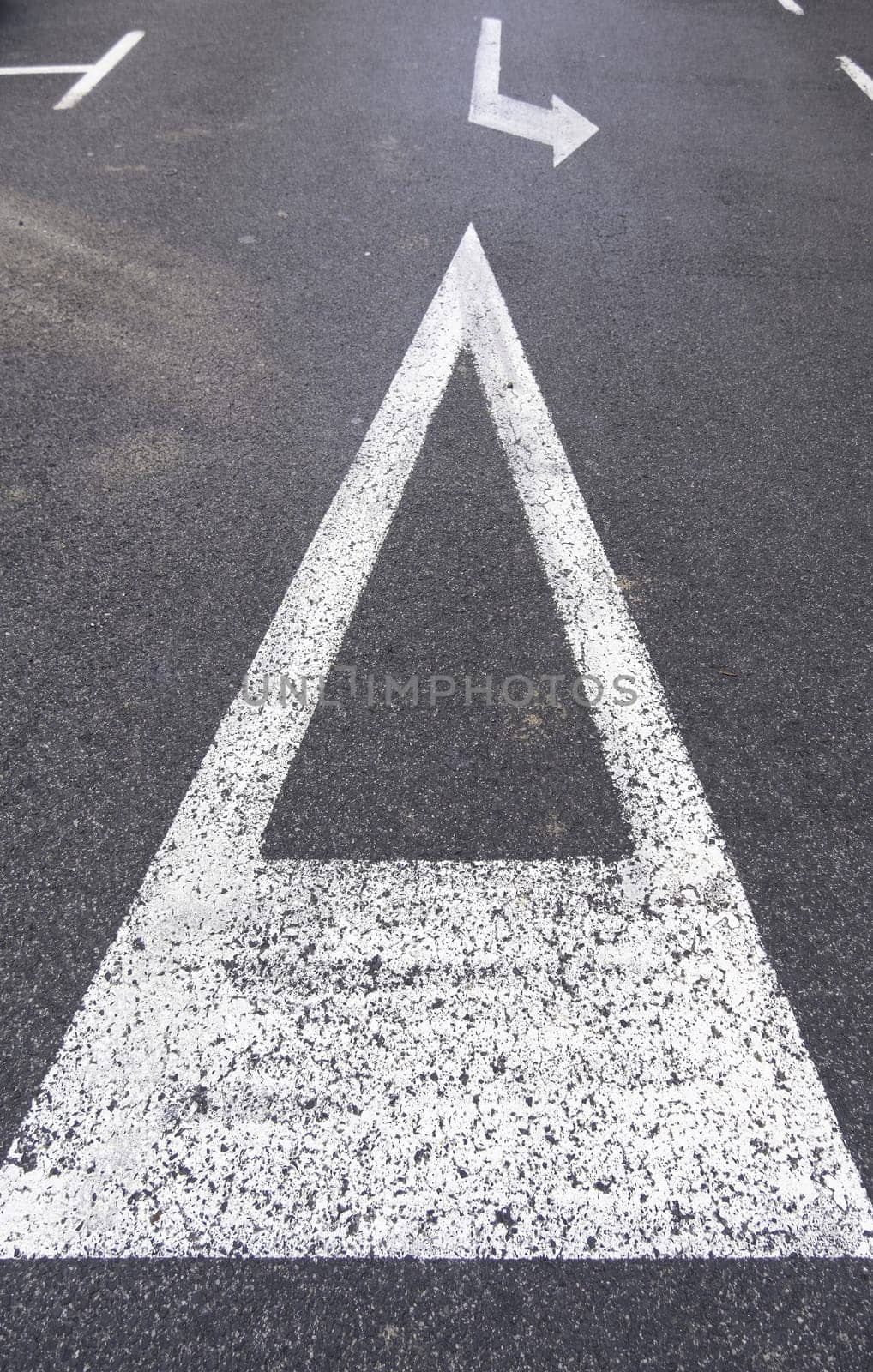 Detail of traffic signal on a street in the city, obligation