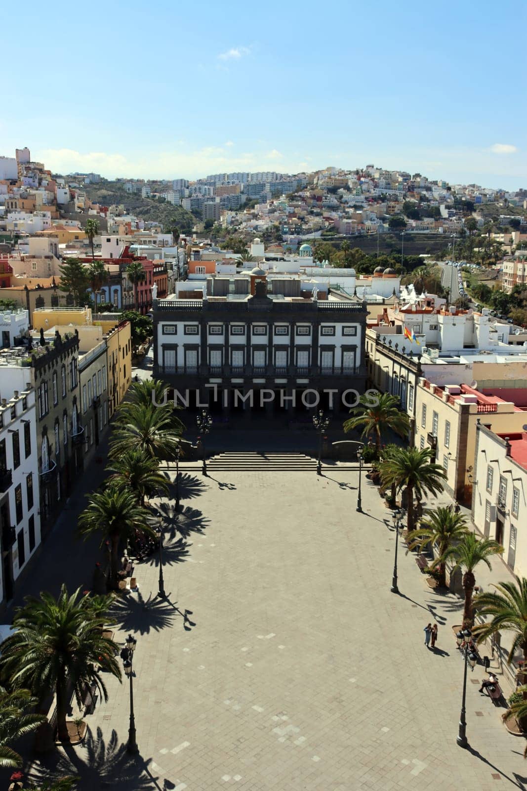 Blick von der Aussichtsplattform der Santa Ana Kathedrale über den gleinchnamigen Platz mit dem Rathaus, Gran Canaria, Spanien, Las Palmas