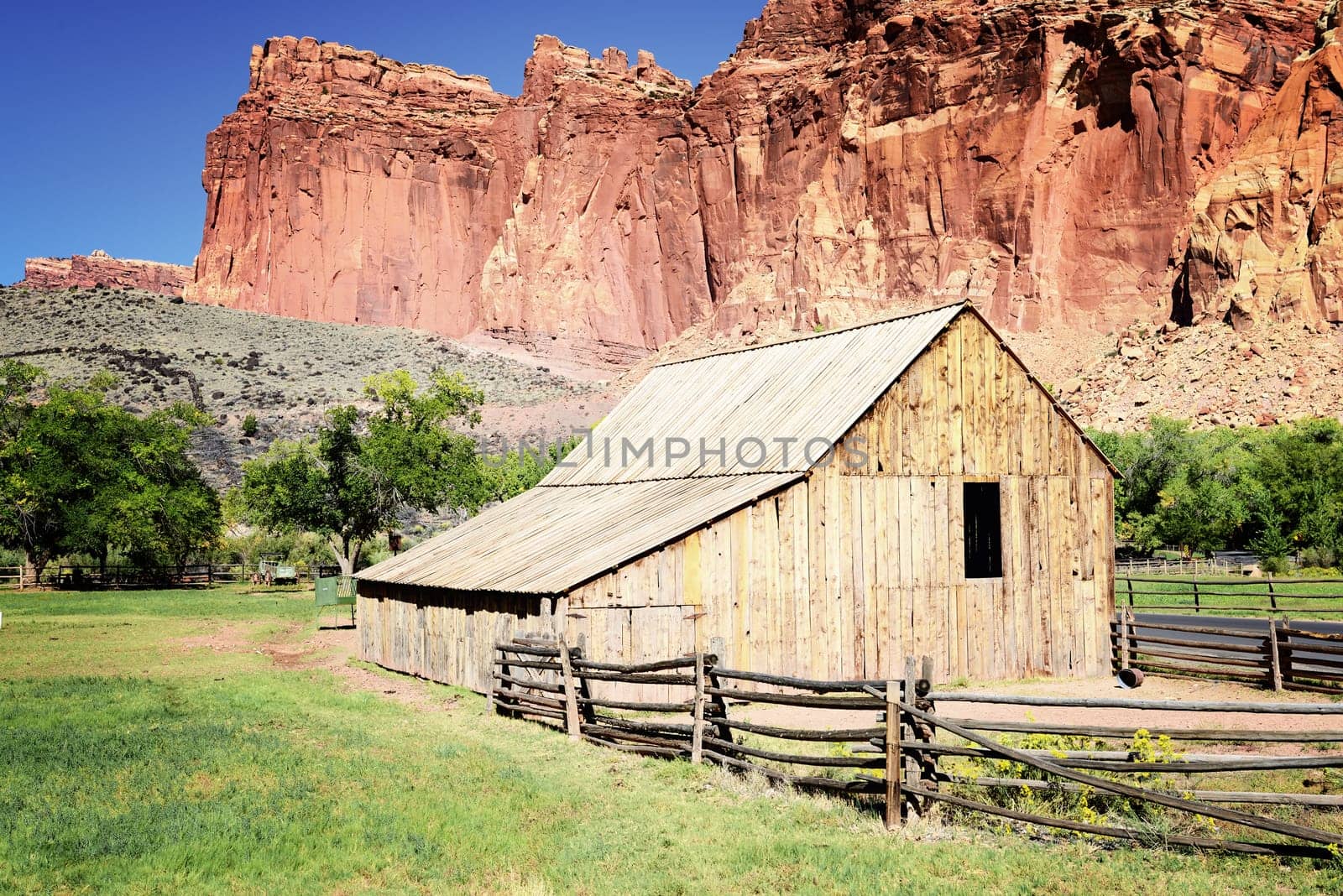 famous traditional farm, Gifford House