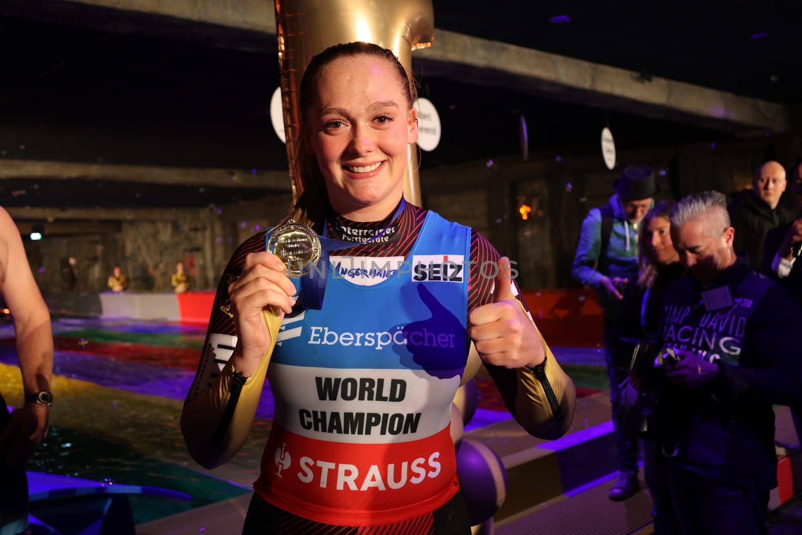 Thumbs up: Luger Anna Berreiter (Berchtesgaden/ Germany) is pleased about a successful opening ride on the speed slide in Europapark Rust at the press conference for the season opening 2023