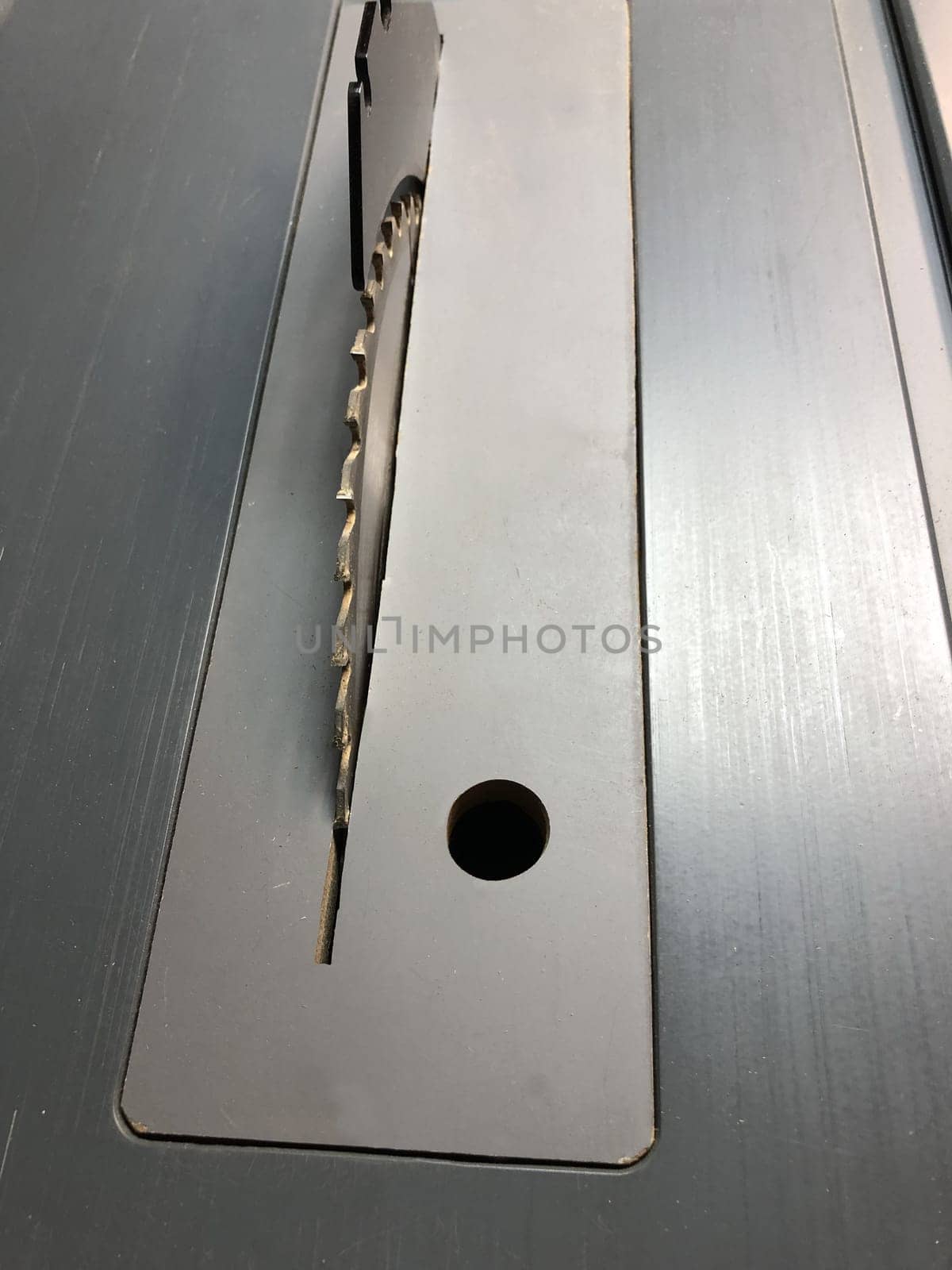 Sharp teeth of a circular table saw