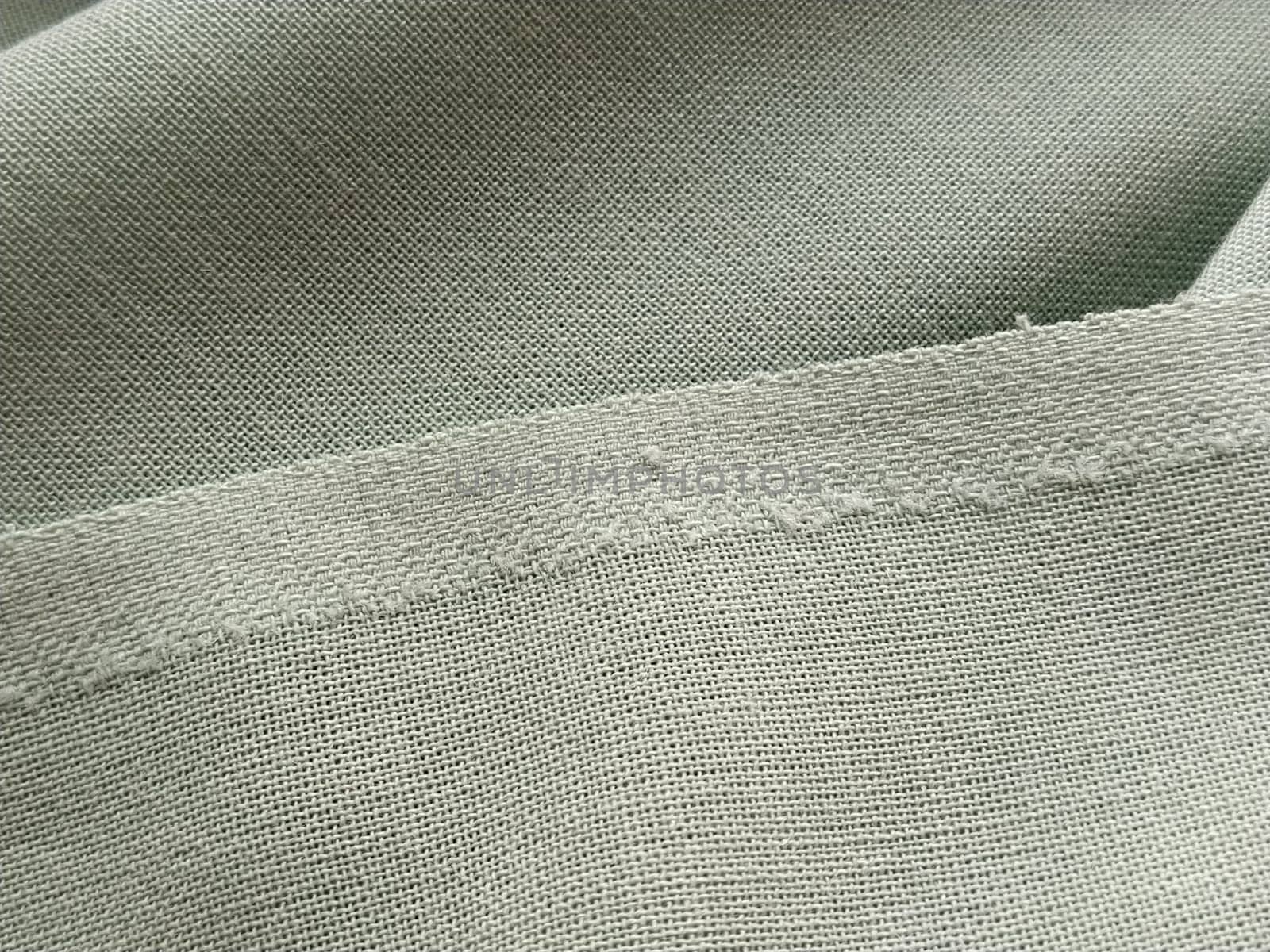 A narrow strip along the fractional edge of the fabric along the warp threads, characterized by workmanship. Weft thread that braids the edges of the fabric. A strip on a piece of material.