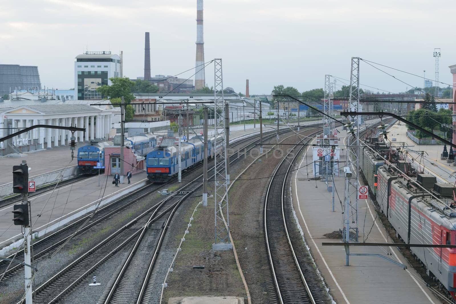 Railway station. Trains, platform, wagons, people. The view from the highest point.