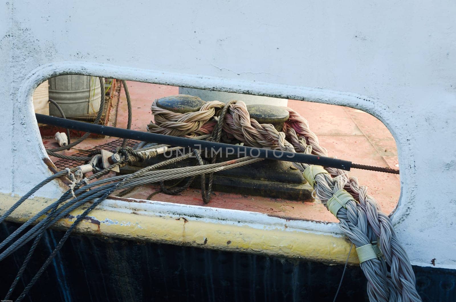 the boat is mooring with rope in the harbour