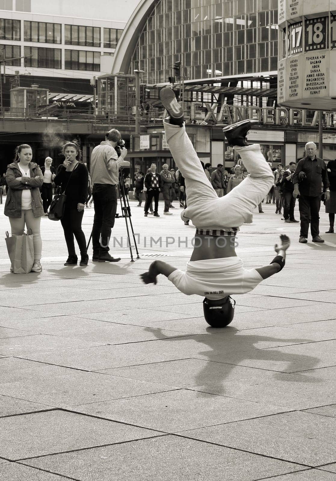 Breakdance on Alexanderplatz in Berlin