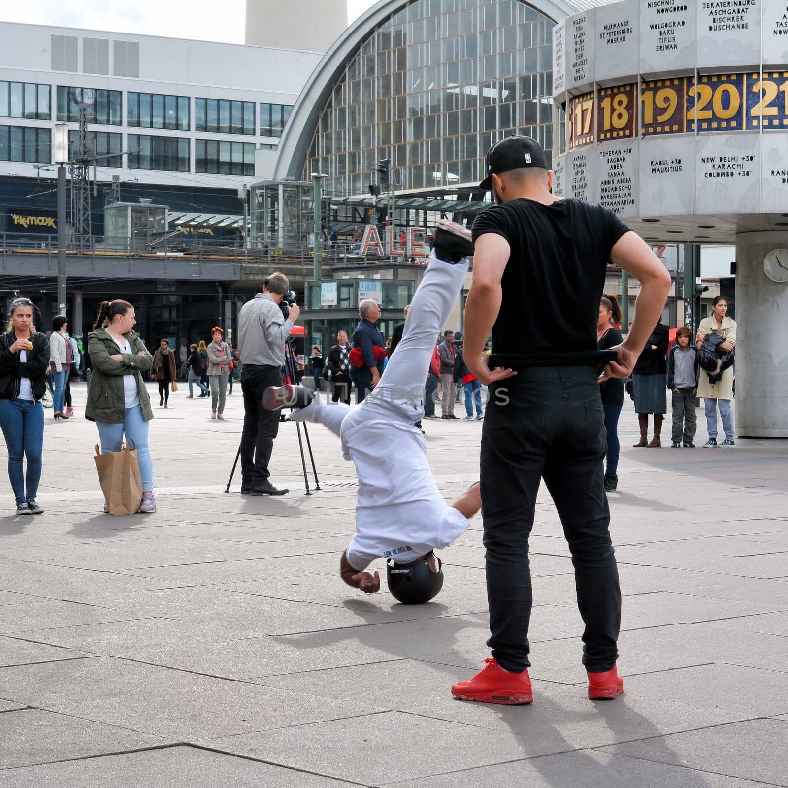 Breakdance on Alexanderplatz in Berlin