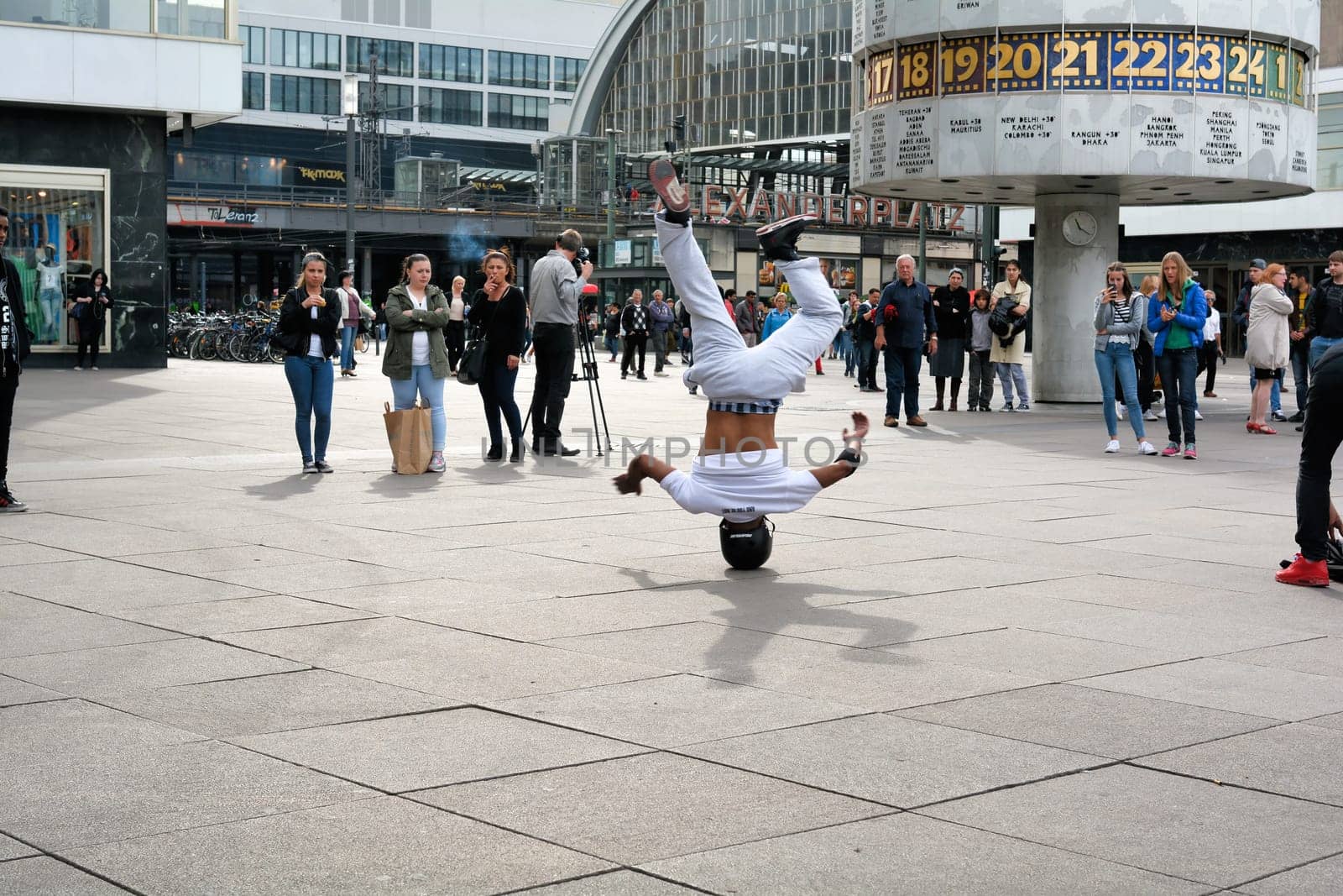 Breakdance on Alexanderplatz in Berlin