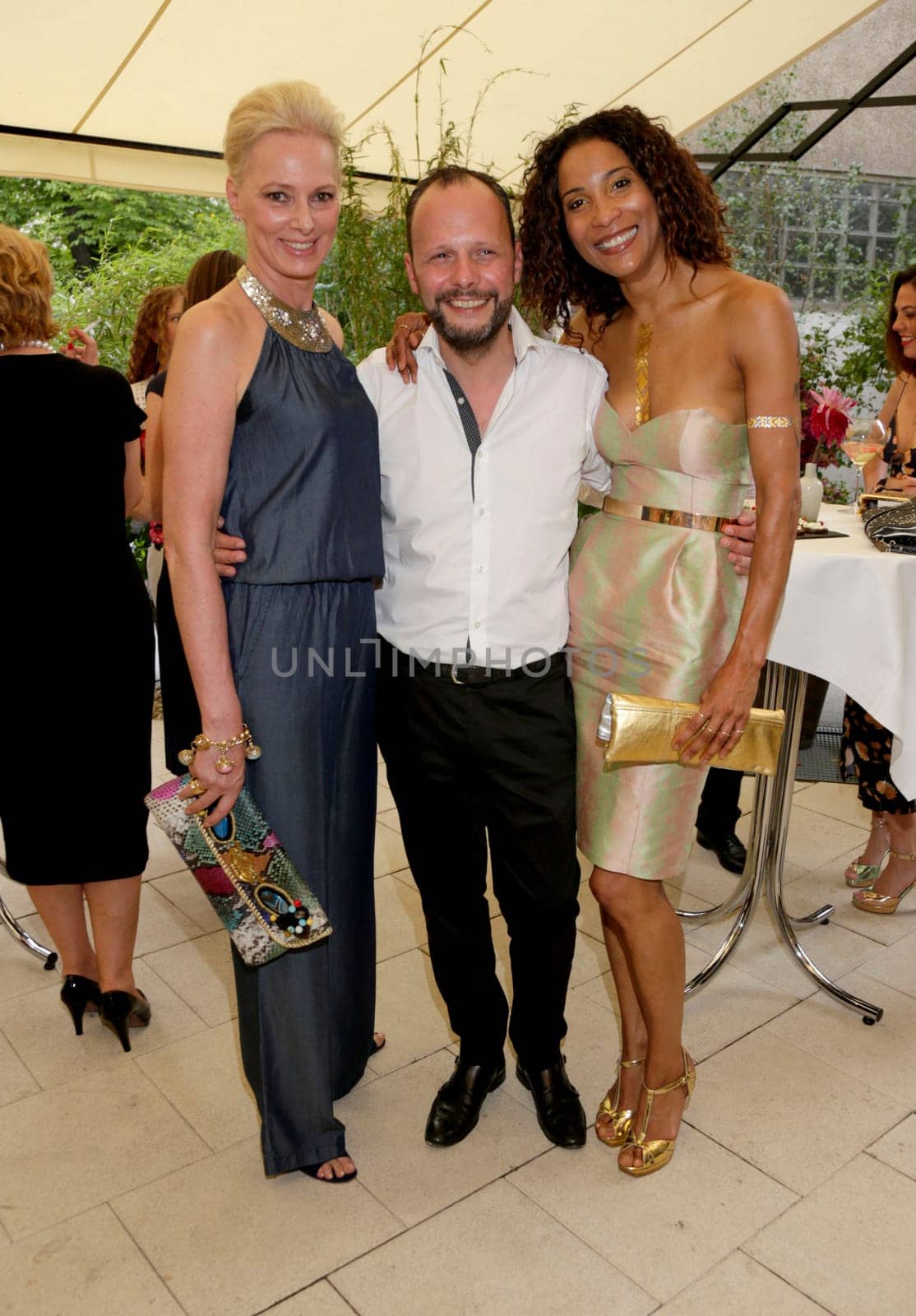 Petra van Bremen, Alexander Franke und Annabelle Mandeng , Wanawake Ladies Dinner im Restaurant Grace im Hotel Zoo Berlin am 05.07.2015