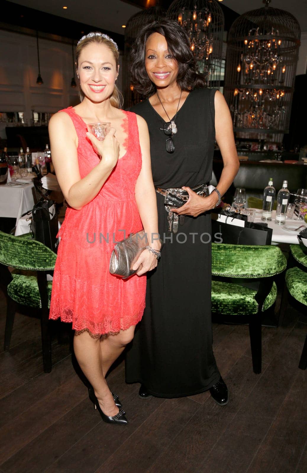Ruth Moschner und  Rosalind Baffoe,   Wanawake Ladies Dinner im Restaurant Grace im Hotel Zoo Berlin am 05.07.2015