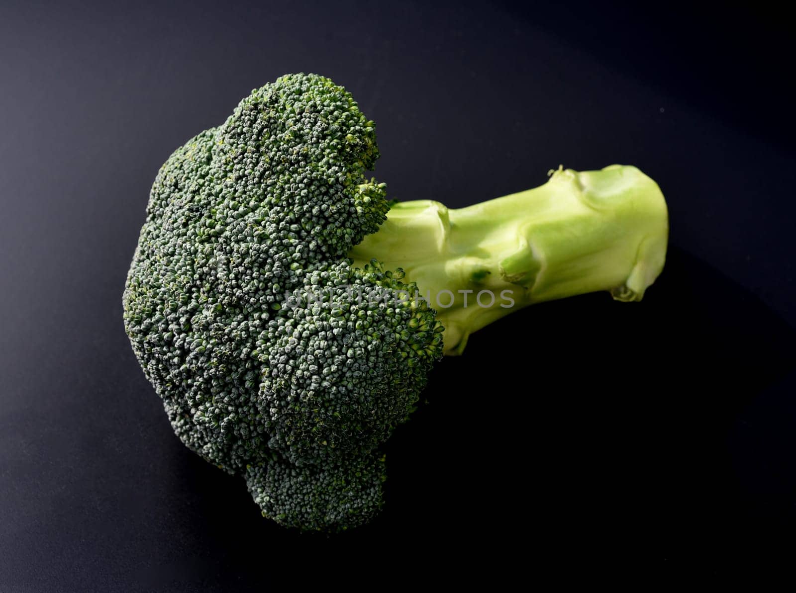 Broccoli,brassica,oleracea has large green flowers with excellent taste and decorative appearance. Broccoli,Brassica,oleracea has large green flowers with excellent taste and decorative appearance