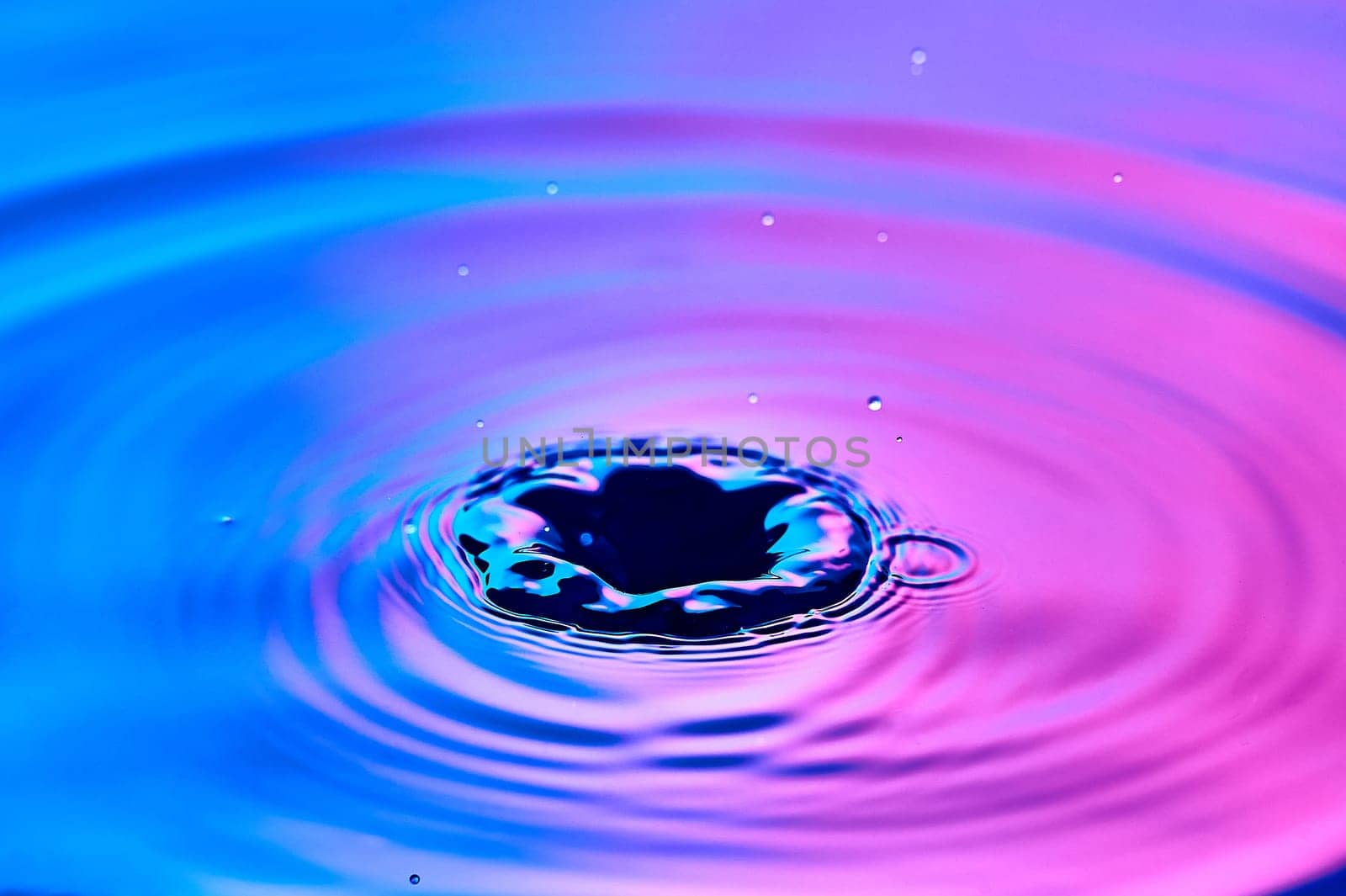 a drop of water falling into the water and creating waves. High quality photo