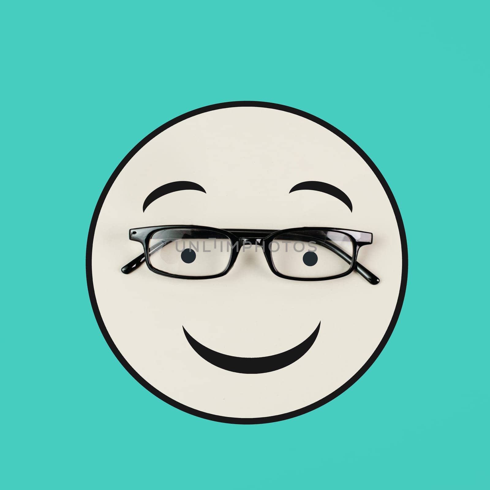 Head with a smiling face and eyeglasses, mental health concept, positive mindset, support and evaluation symbol