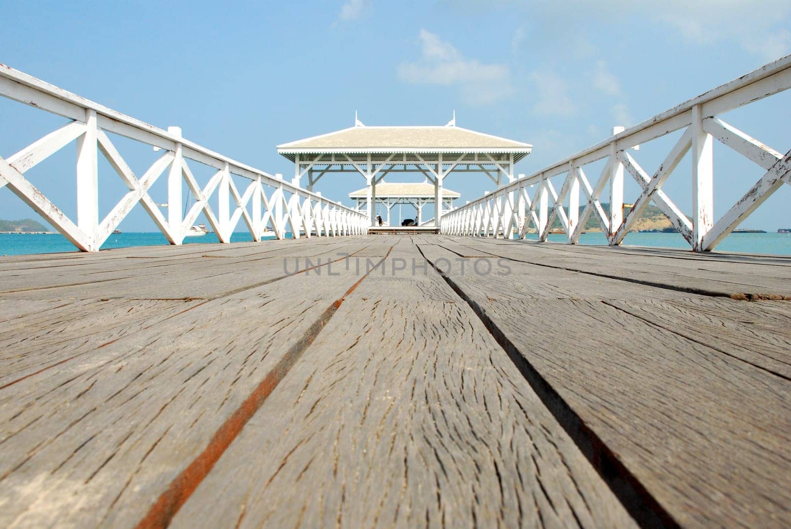 Atsadang bridge. In the palace. He acts as a bridge to reign as the No. 5 position after coming aboard the ship would encounter against France. That this is all restored. But still all the same condition.