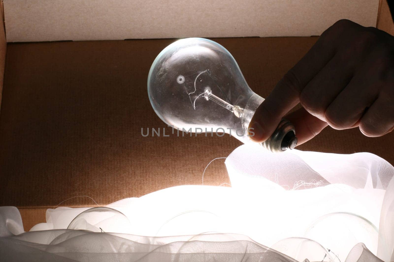 hand steal ideas lamps from box