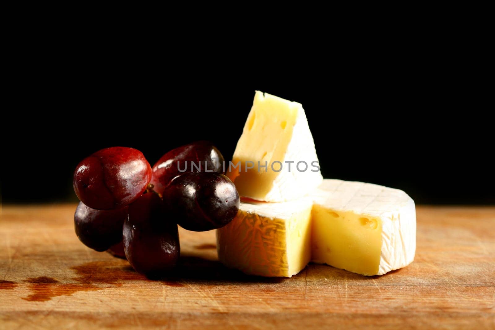 cheese brie and grape gourmet food