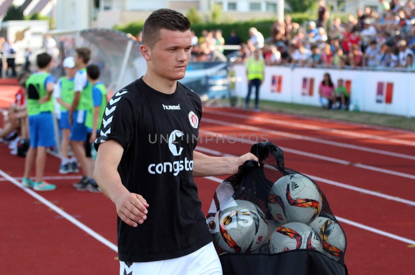 Nico Empen (Saint Pauli) at the test match Friedrichshafen
