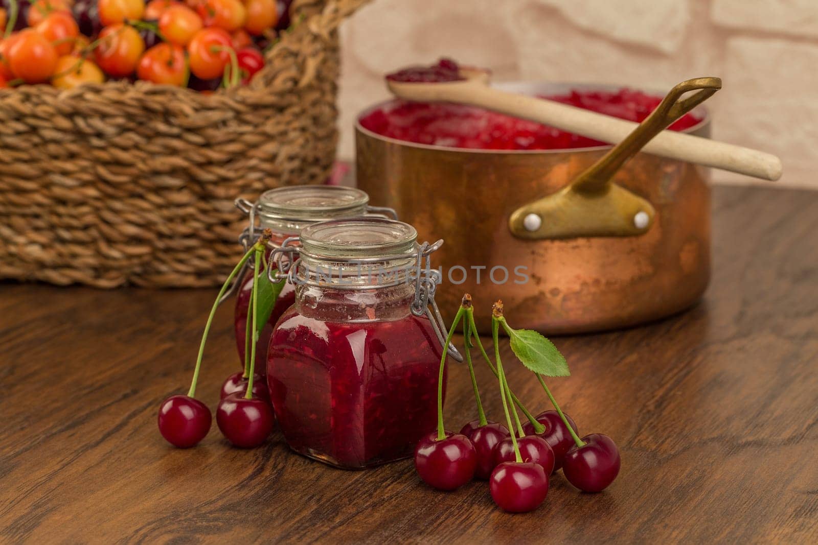 Cook cherry jam