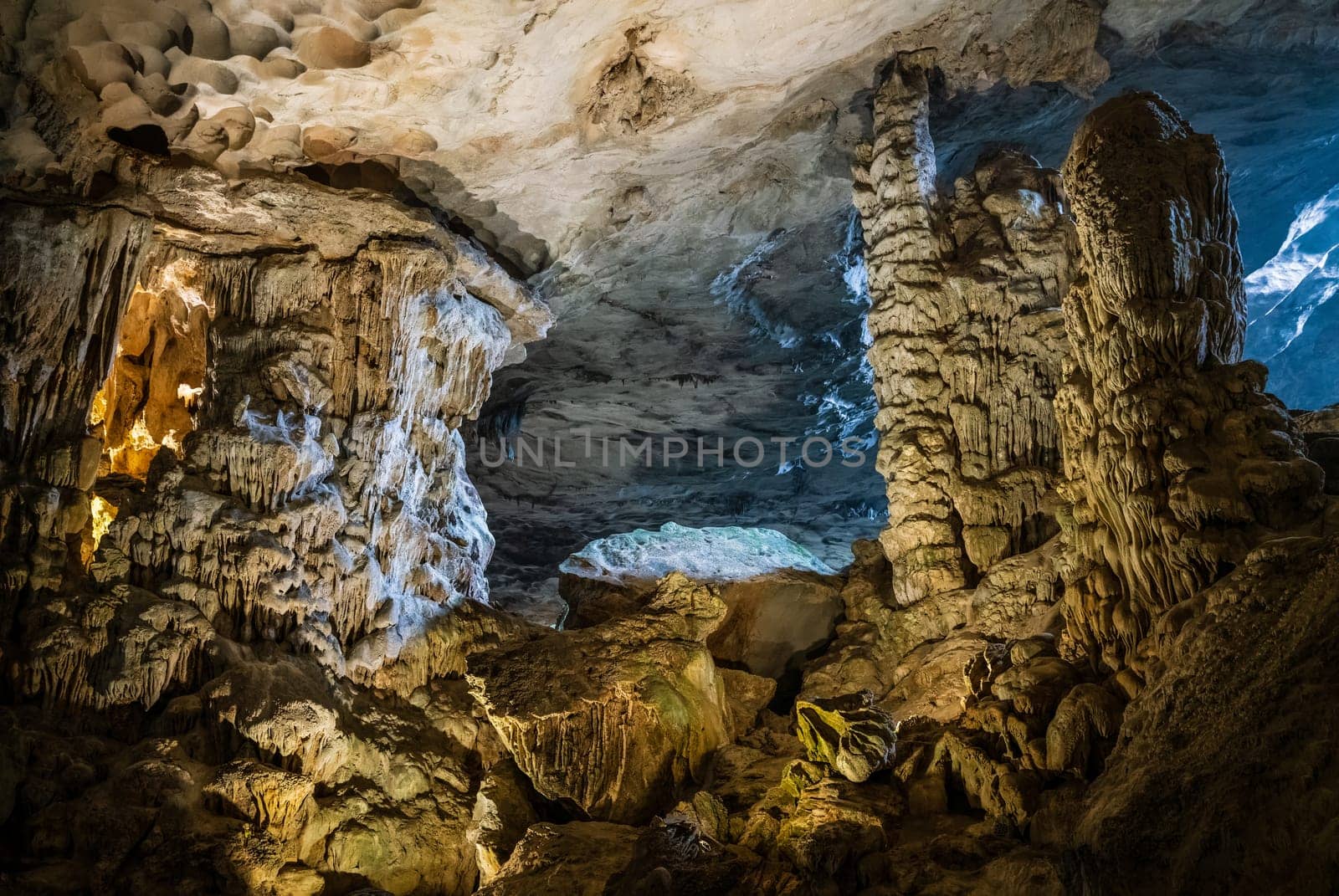 Stalactitie formations in Thien Cung Grotto in Ha Long Bay in Vietnam