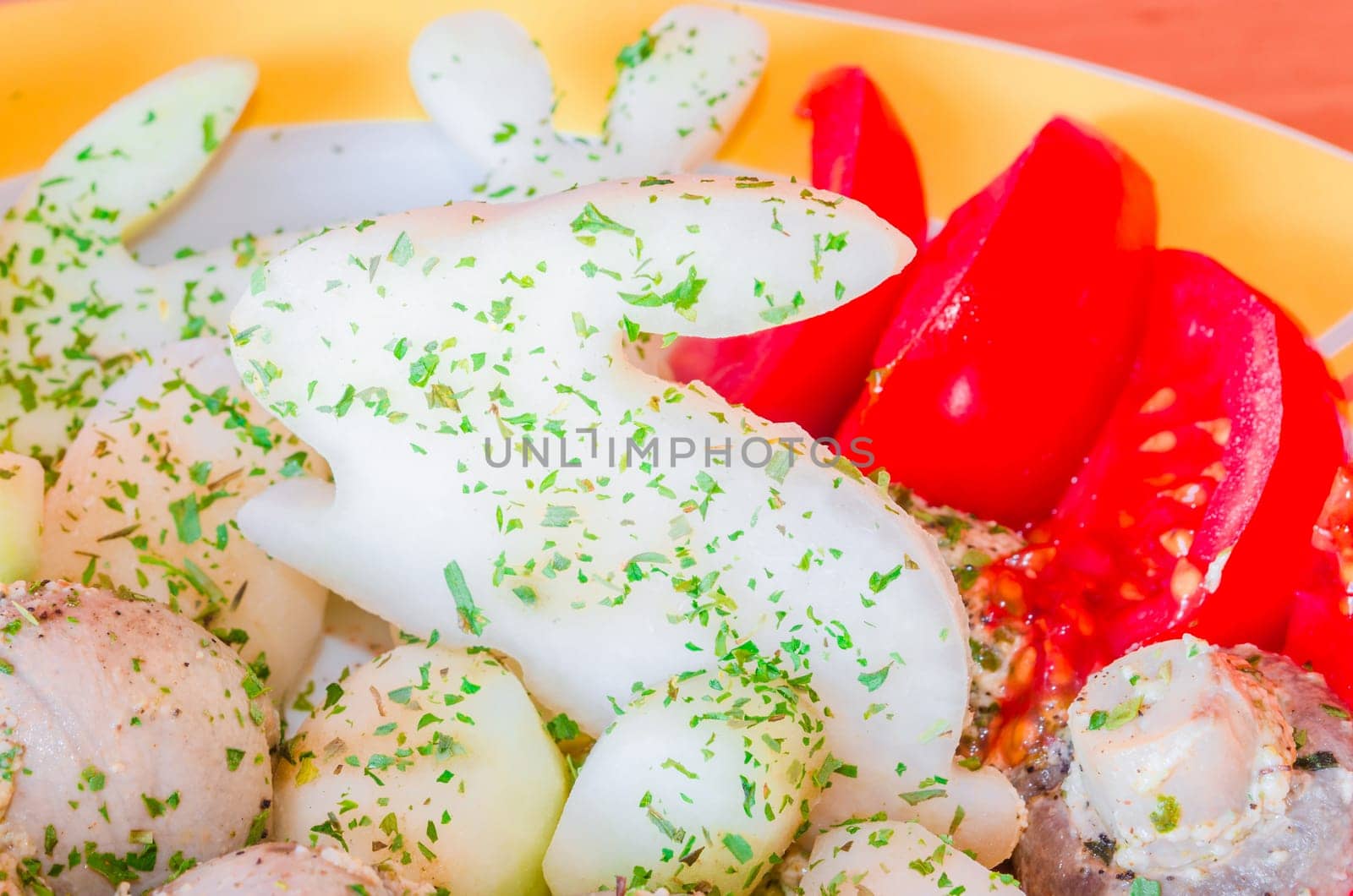 Mixed vegetable plate with tomatoes,kohlrabi.