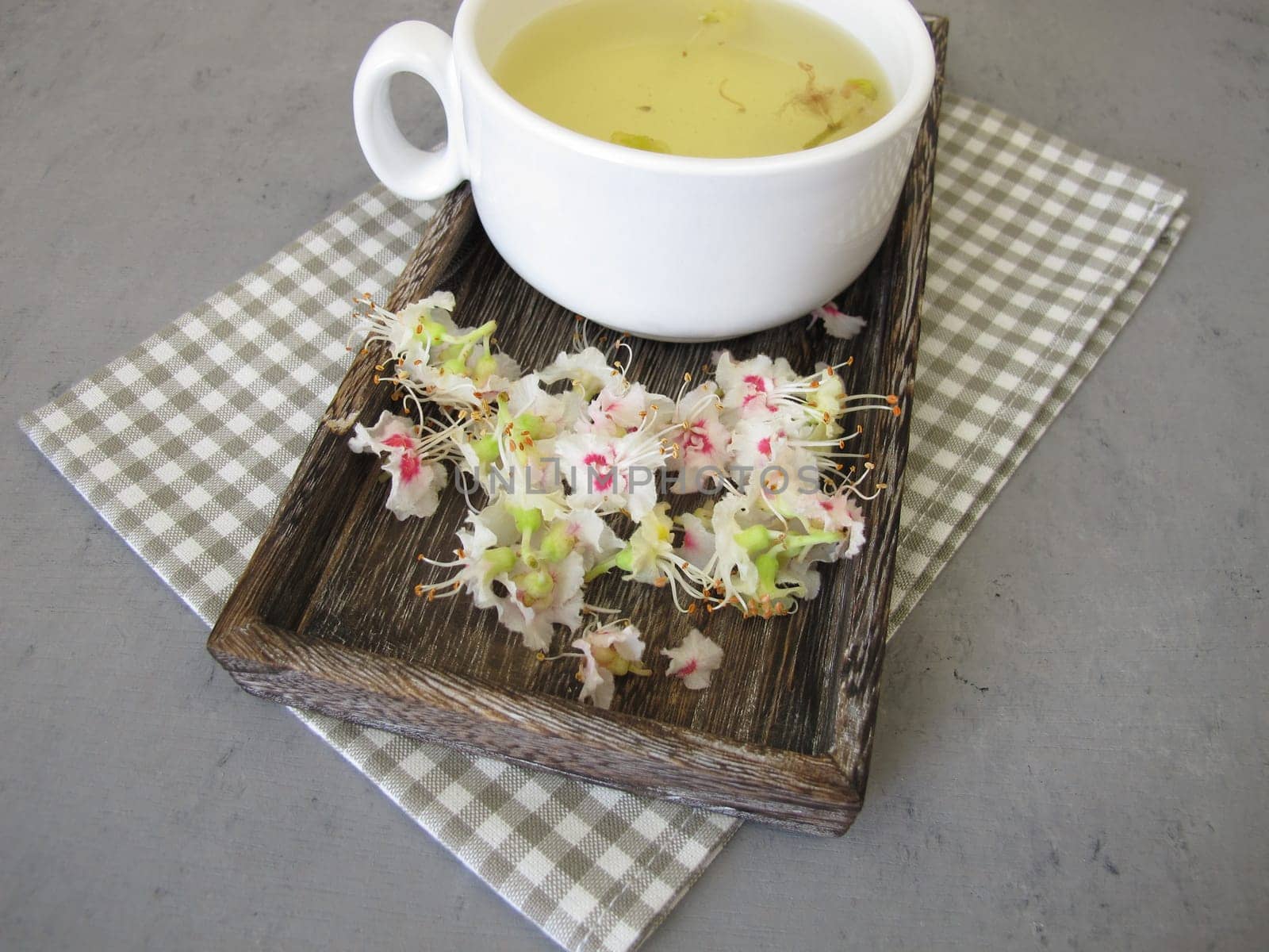 Fresh chestnut tea from horse chestnut flowers