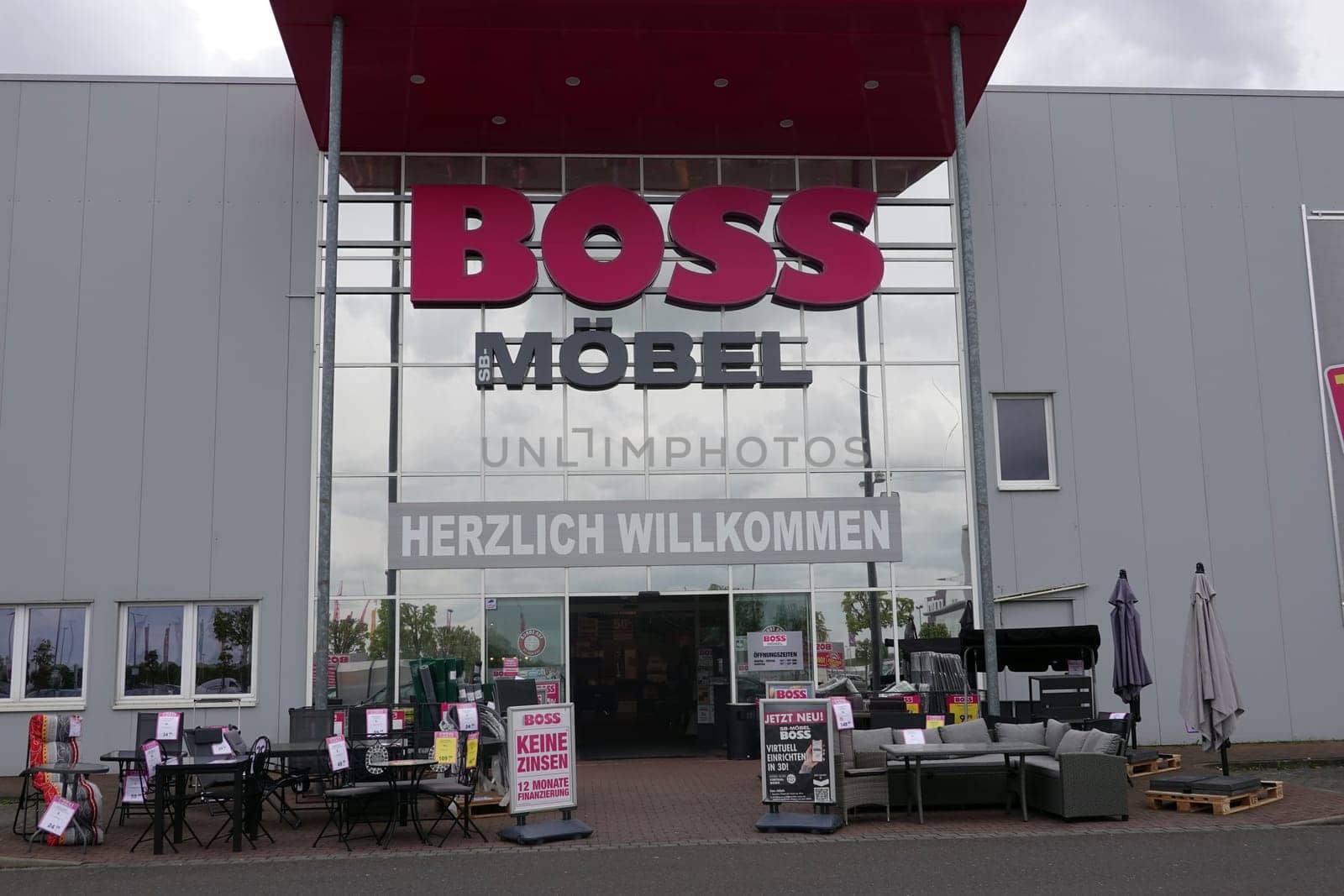 Möbel Boss-Fliliale, einem Tochterunternehmen der Porta Holding, ,Nordrhein-Westfalen, Deutschland, Bornheim/Rheinland