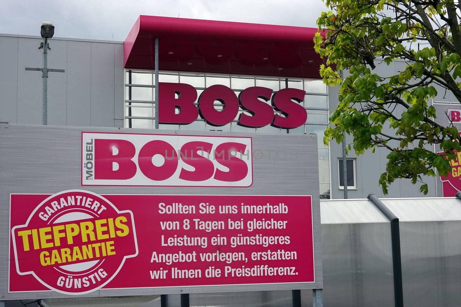 Möbel Boss-Fliliale, einem Tochterunternehmen der Porta Holding, ,Nordrhein-Westfalen, Deutschland, Bornheim/Rheinland