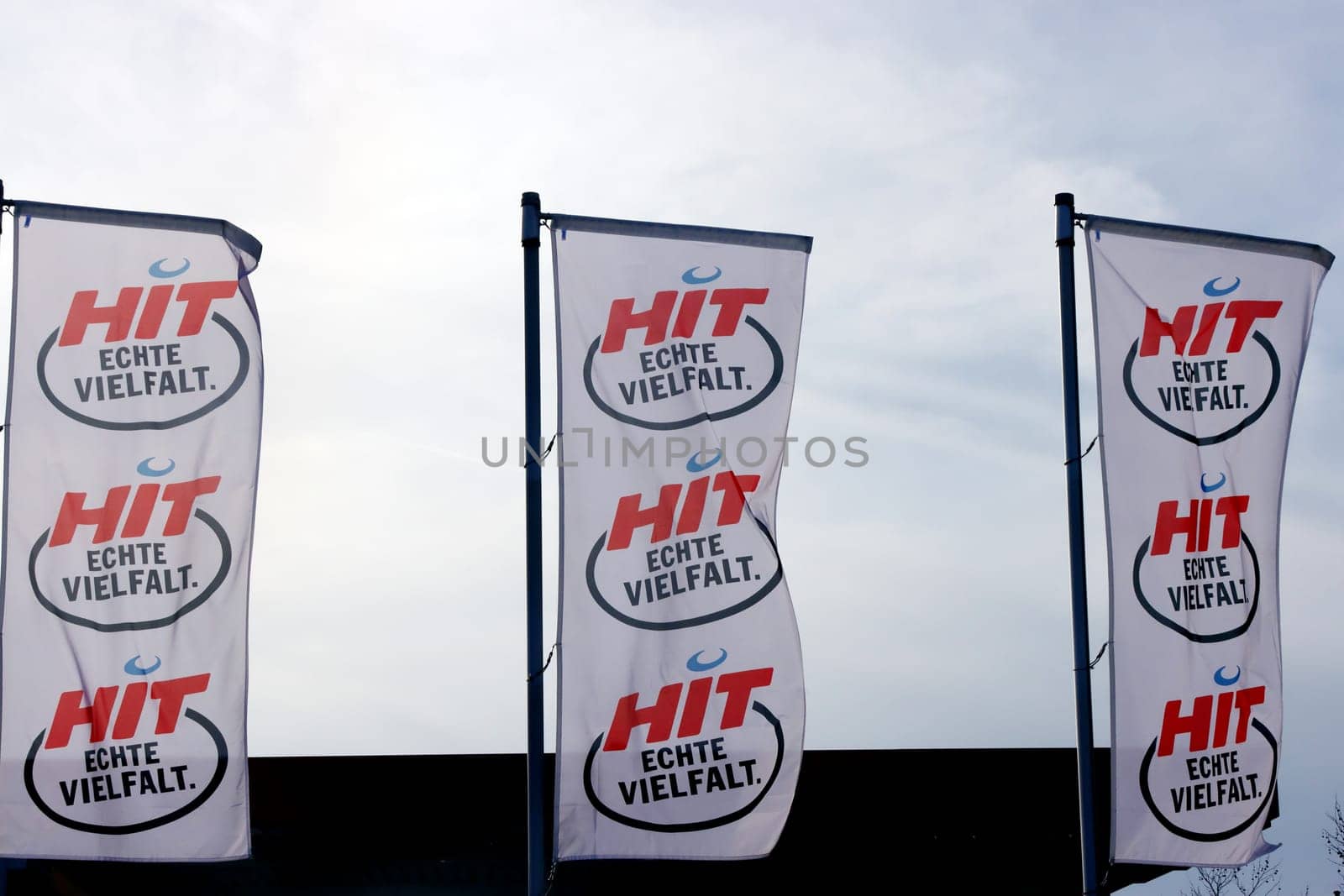 Werbebanner einer Filiale der HIT Handelsgruppe, einer Tochter der Dohle Handelsgruppe Holding - Symbolbild, Nordrhein-Westfalen, Deutschland, Euskirchen