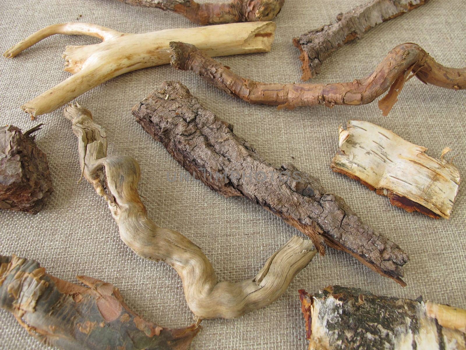 Rootwood and bark for crafting