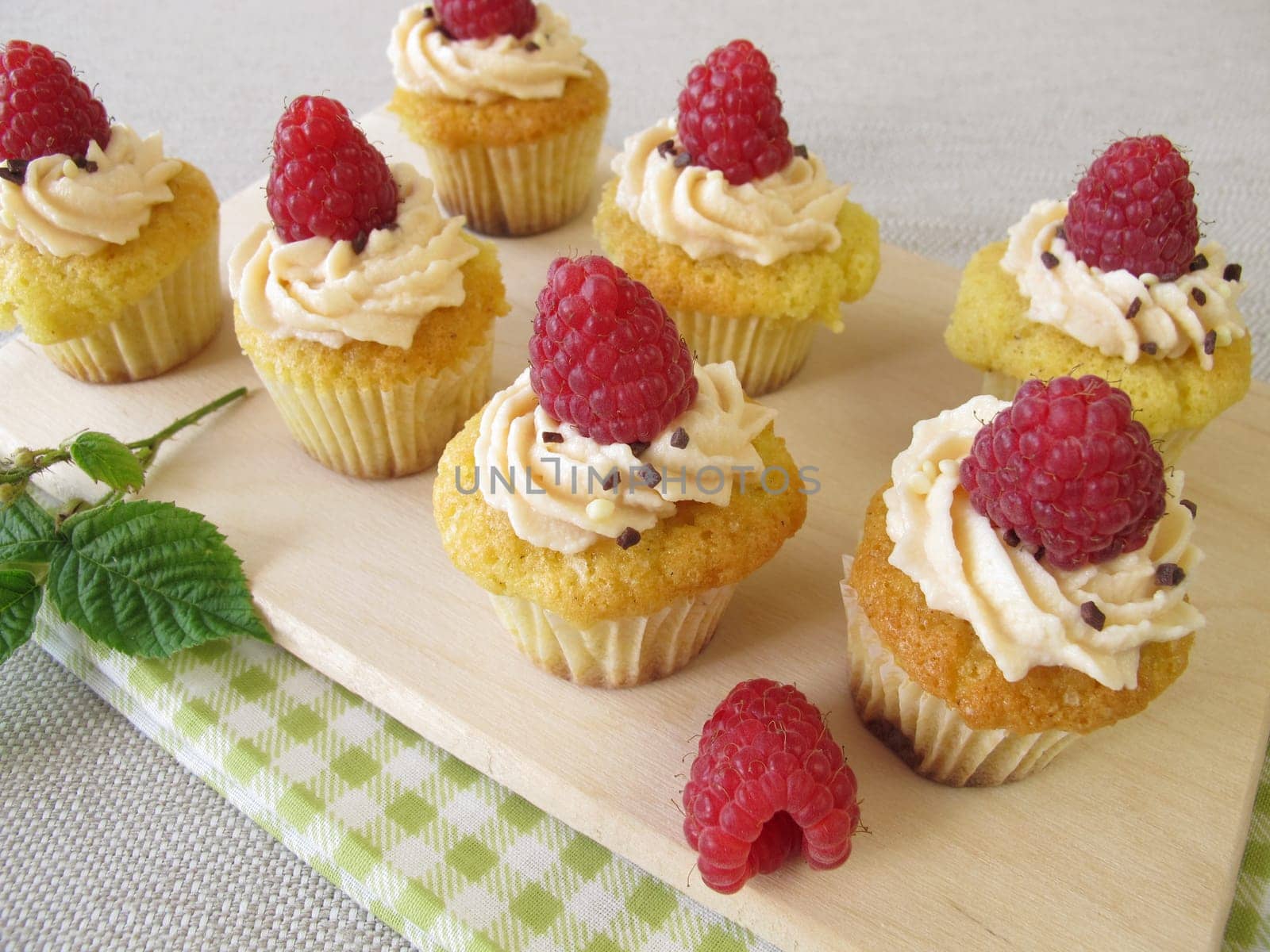 Gluten-free raspberry cupcakes