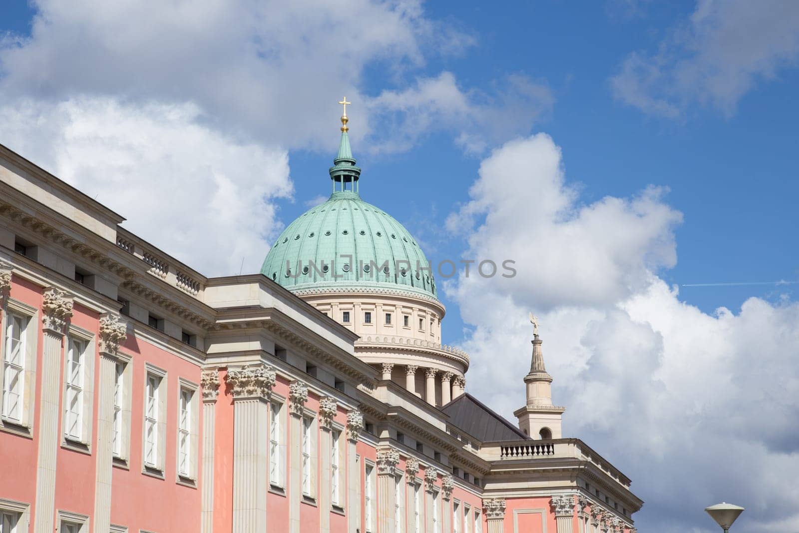 Dome of the Nikolaikirche above the new town castle