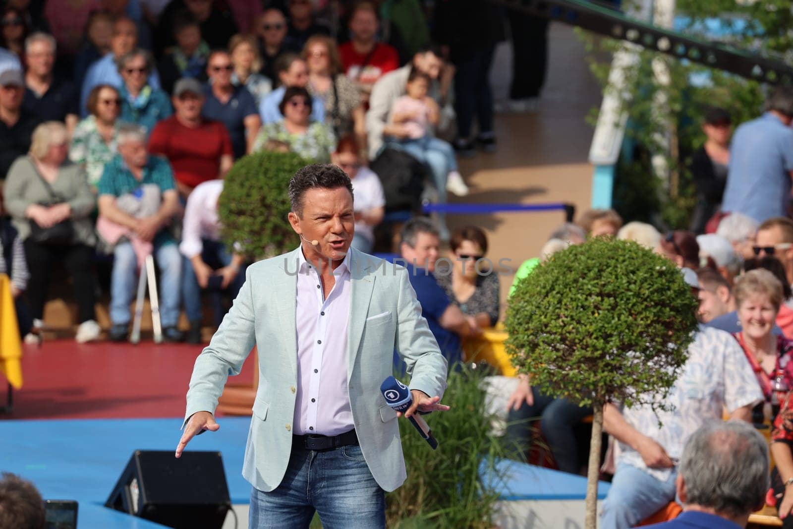 Stefan Mross (singer / presenter / entertainer) in the ARD TV show "Immer wieder sonntags""."