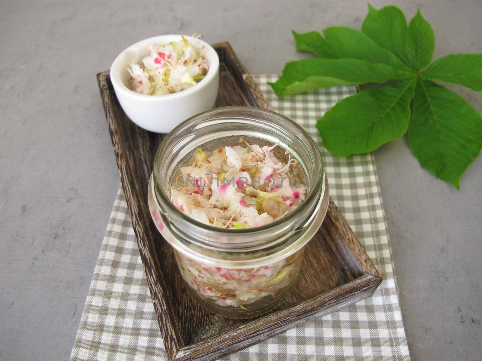 Chestnut flower tincture, extract from horse chestnut flowers