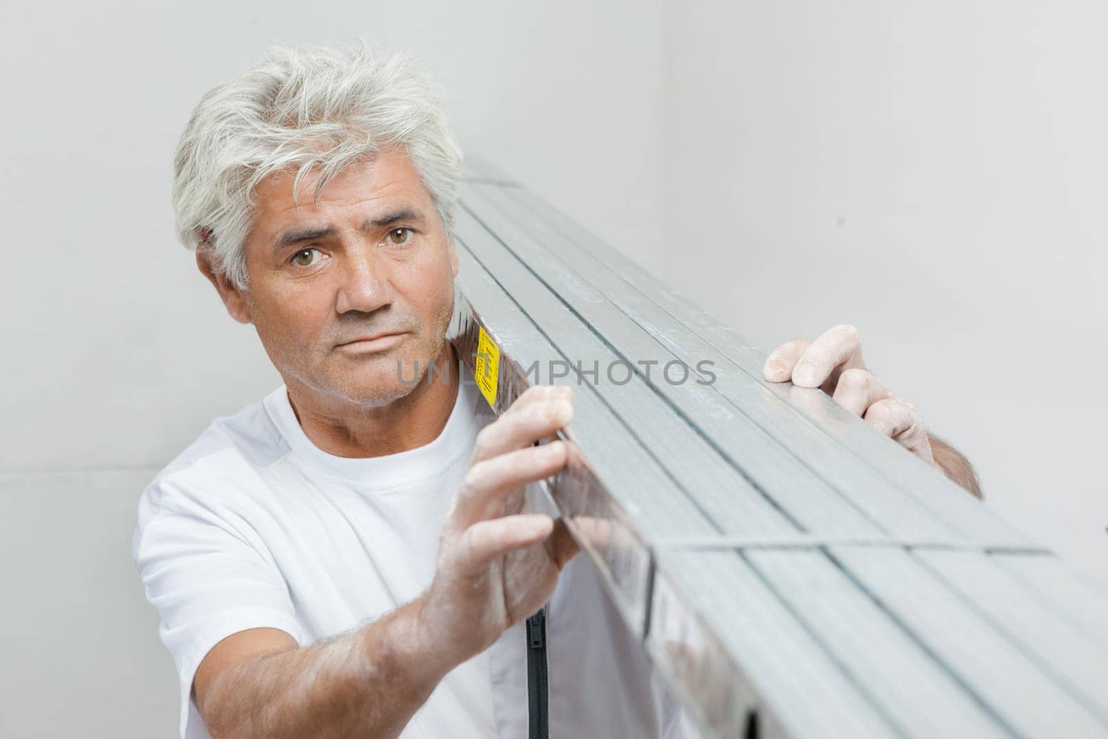 Builder carrying metal support