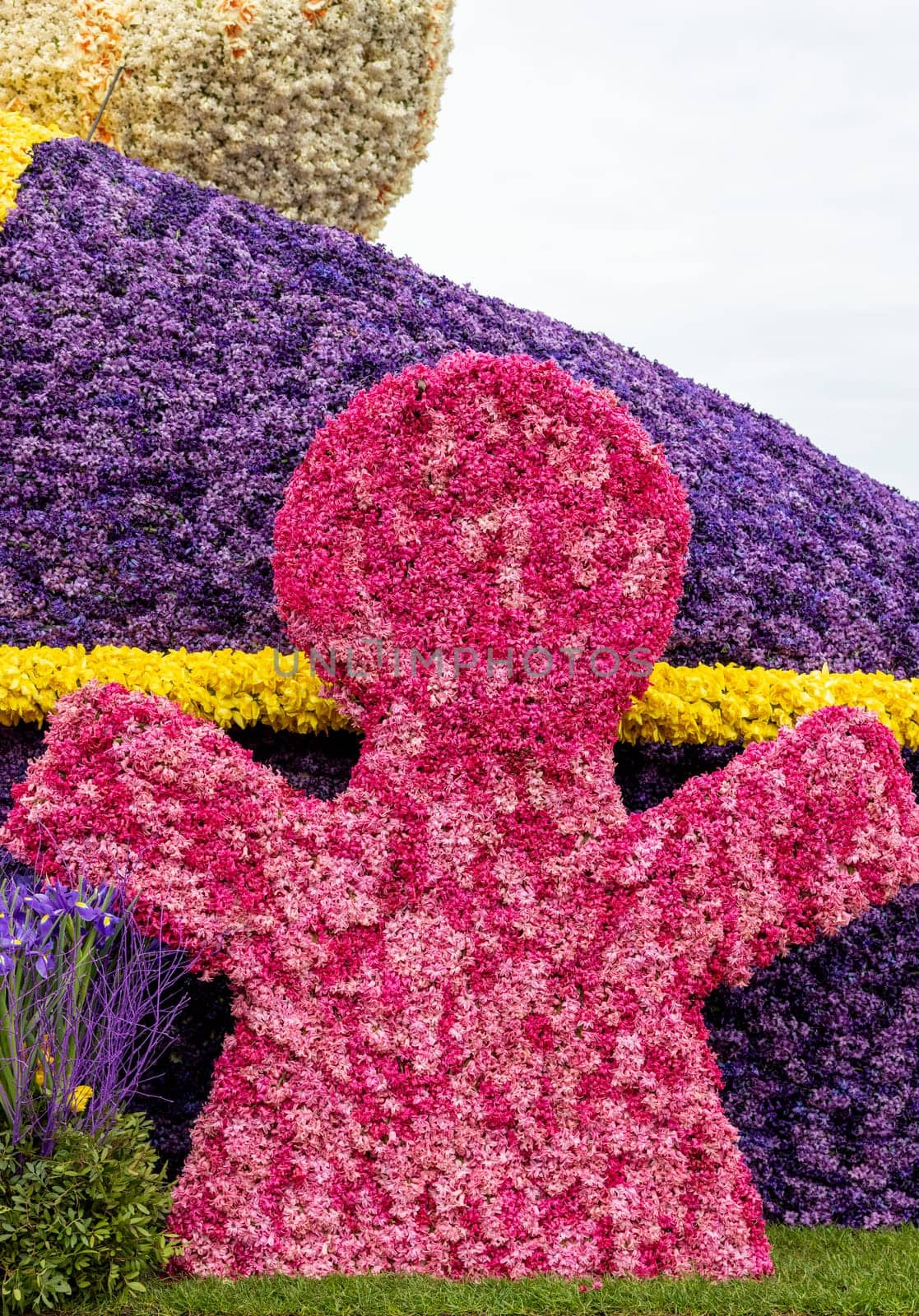 Noordwijk, Netherlands - April 22, 2023: Spectacular flower covered floats in the Bloemencorso Bollenstreek the annual spring flower parade from Noordwijk to Haarlem in the Netherlands.