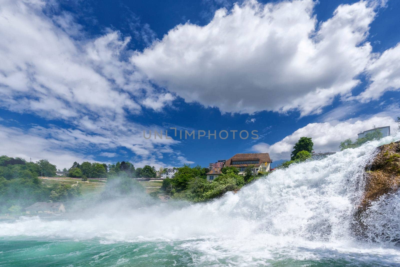 Yes,I would have liked to have done a long exposure,but how do I do this only on a swaying ship? Rhine Falls with a view of the Schaffhauser Ufer
