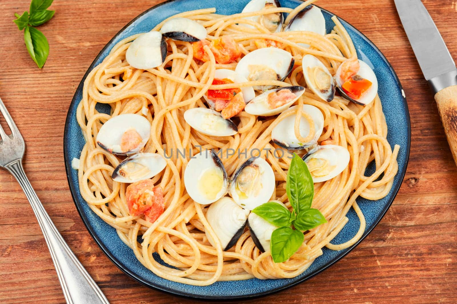 Pasta with clams, molluscs and spaghetti. Traditional italian seafood pasta