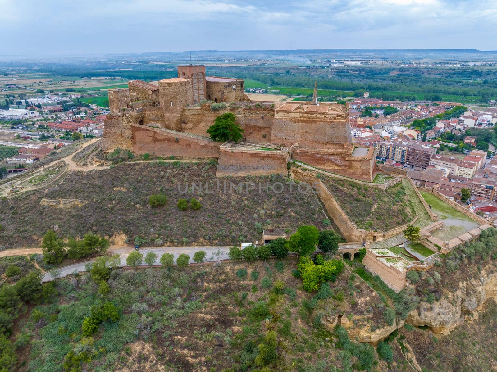 Castle fortress of Monzón Huesca of Muslim origin, Order of the Temple, strategic situation of difficult conquest of warlike interest in all the wars from the 10th century to the 20th century.