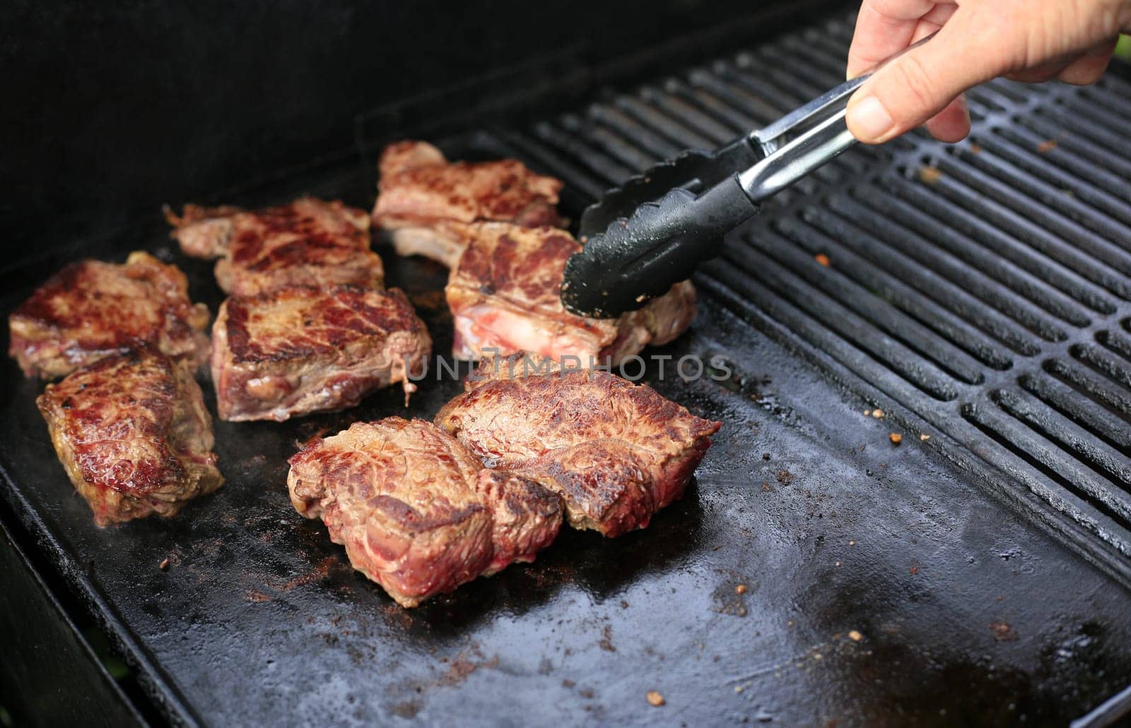 The image of fried meat on a plate