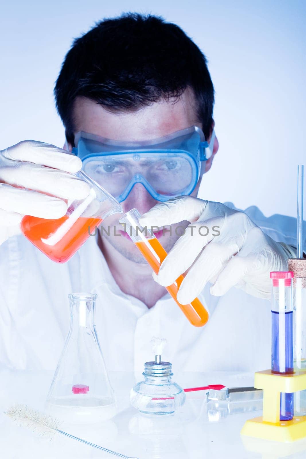 Man working in the chemistry laboratory