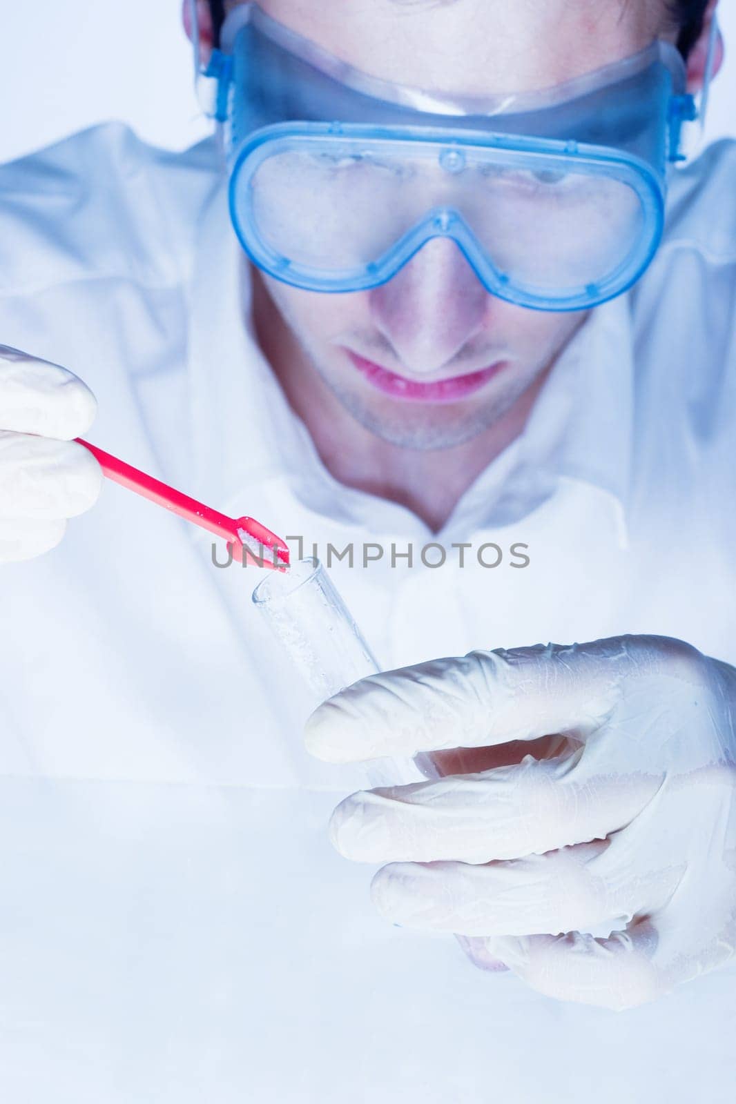 Man working in the chemistry laboratory