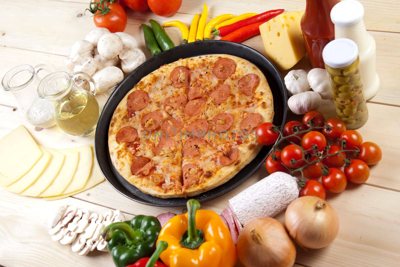 A couple of delicious pizzas, with raw tomatoes, green peppers and salami