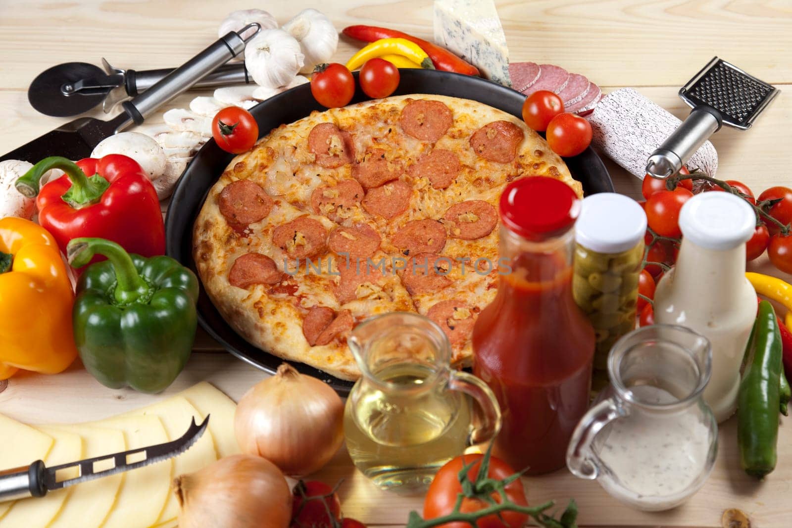 A couple of delicious pizzas, with raw tomatoes, green peppers and salami