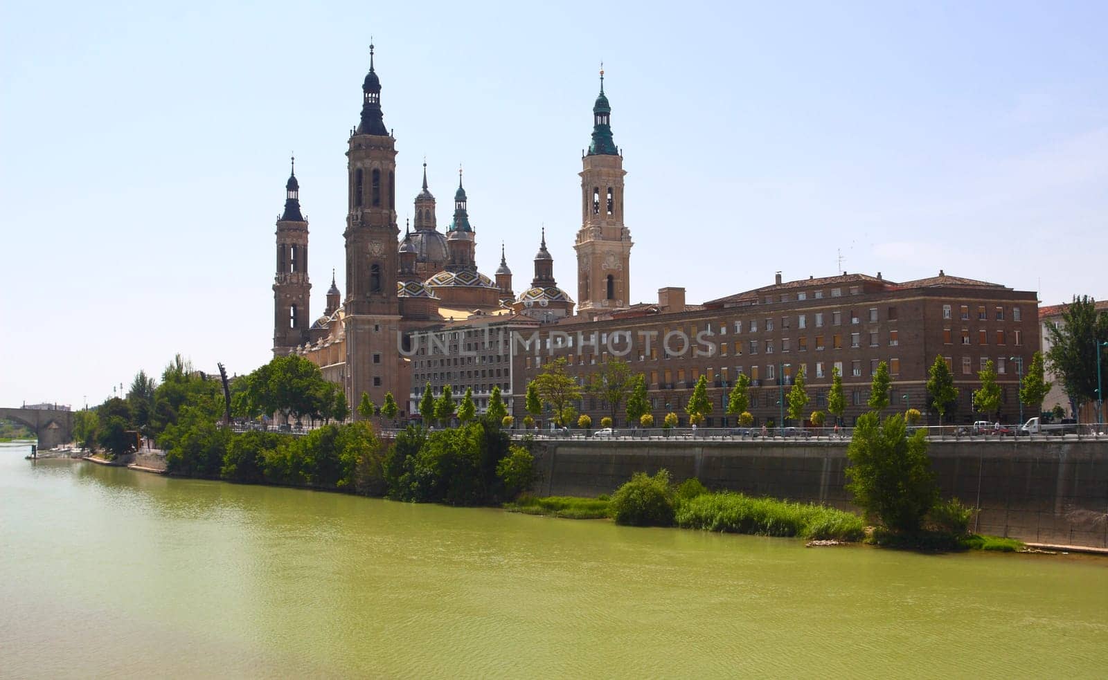Spain, Zaragoza, Basílica del Pilar  view background