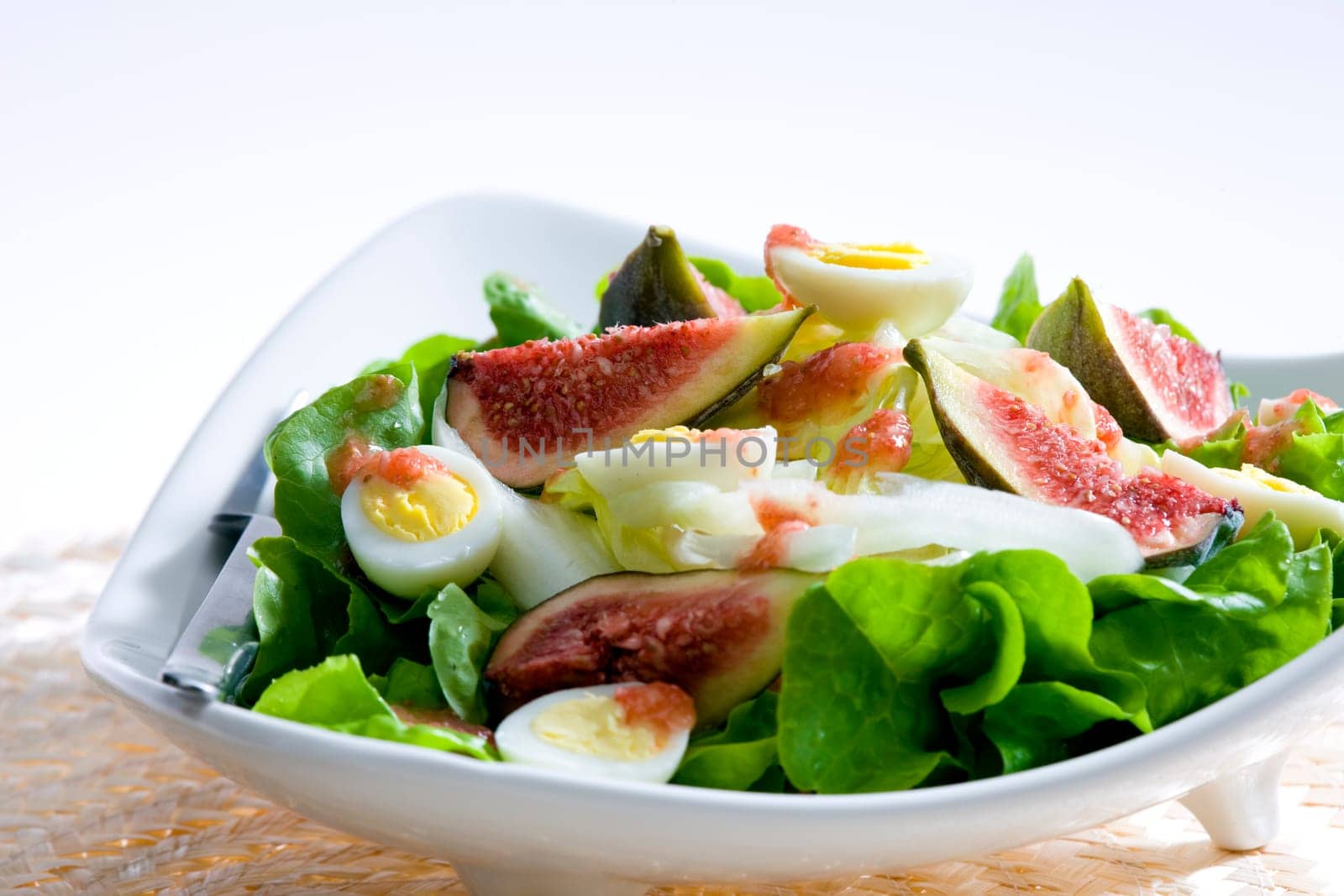 salad with figs and quail eggs